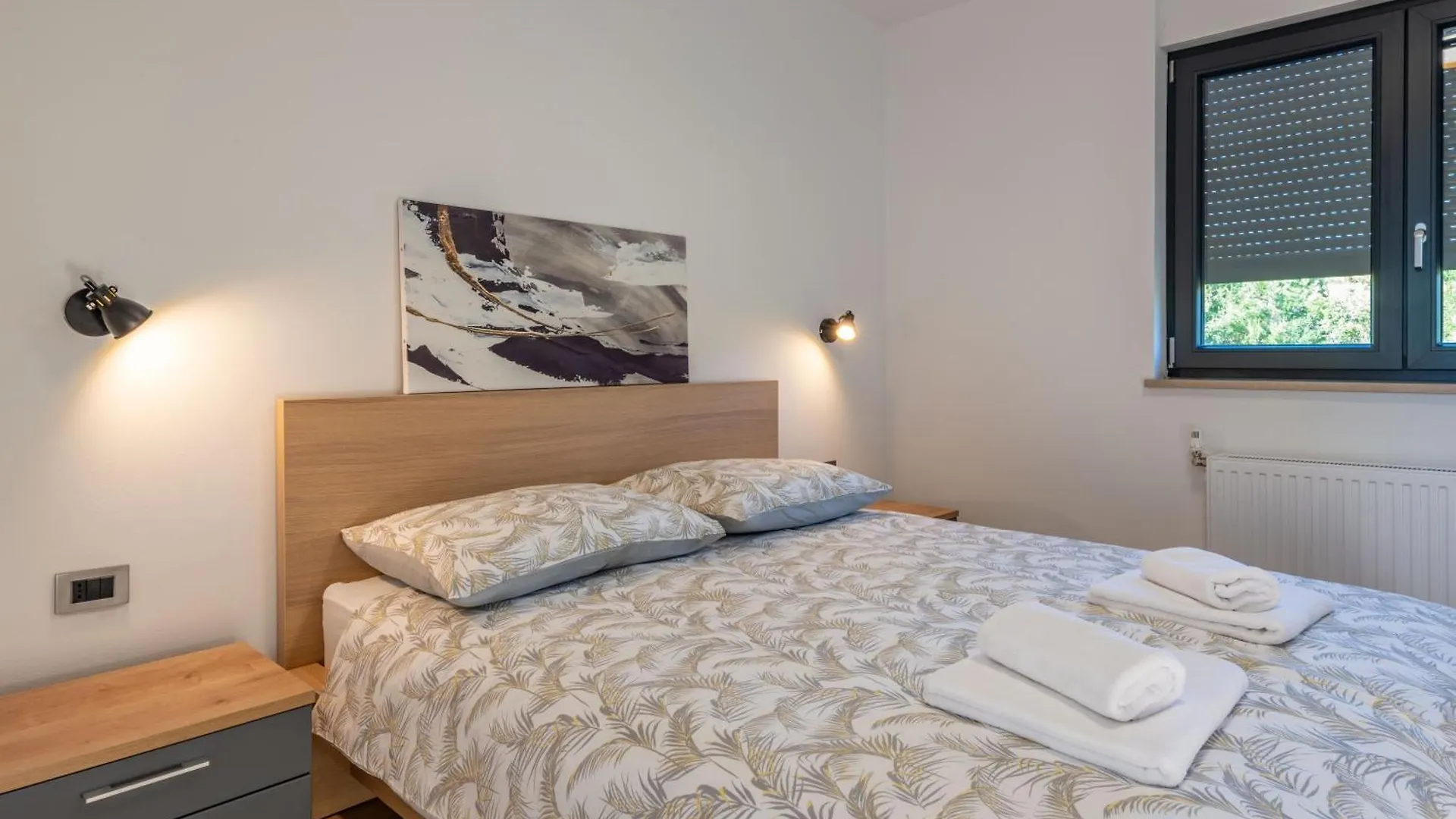 Feriehus Villa Silente, Modern And Luxurious Villa Hugged By Nature Stalije
