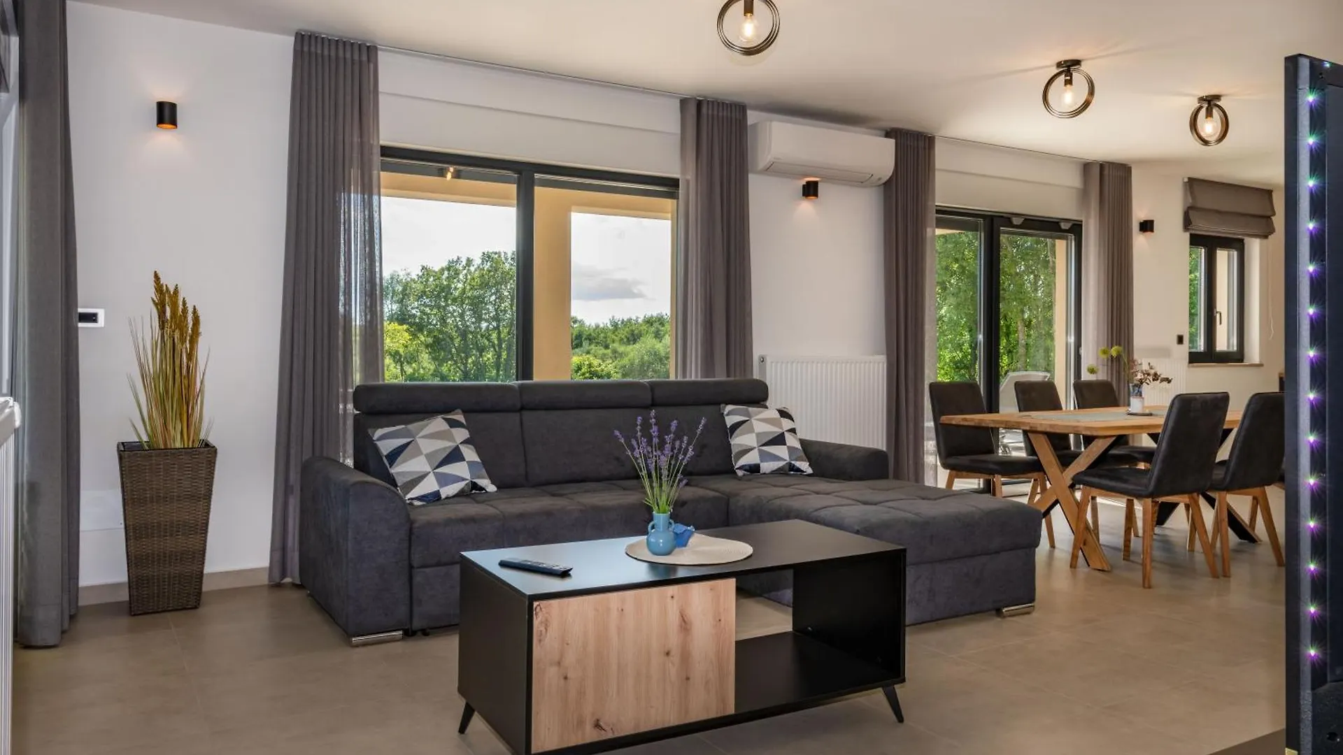 Feriehus Villa Silente, Modern And Luxurious Villa Hugged By Nature Stalije