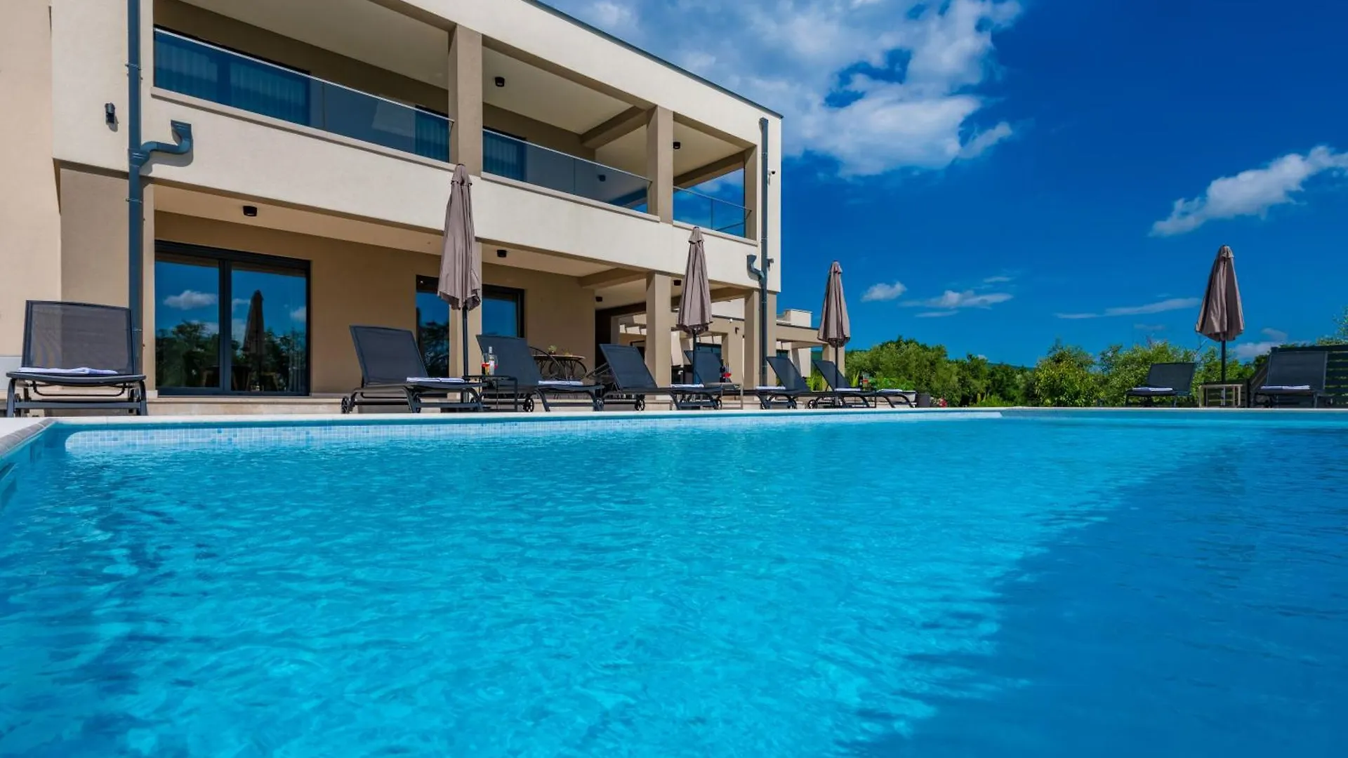 Nyaraló Villa Silente, Modern And Luxurious Villa Hugged By Nature Stalije