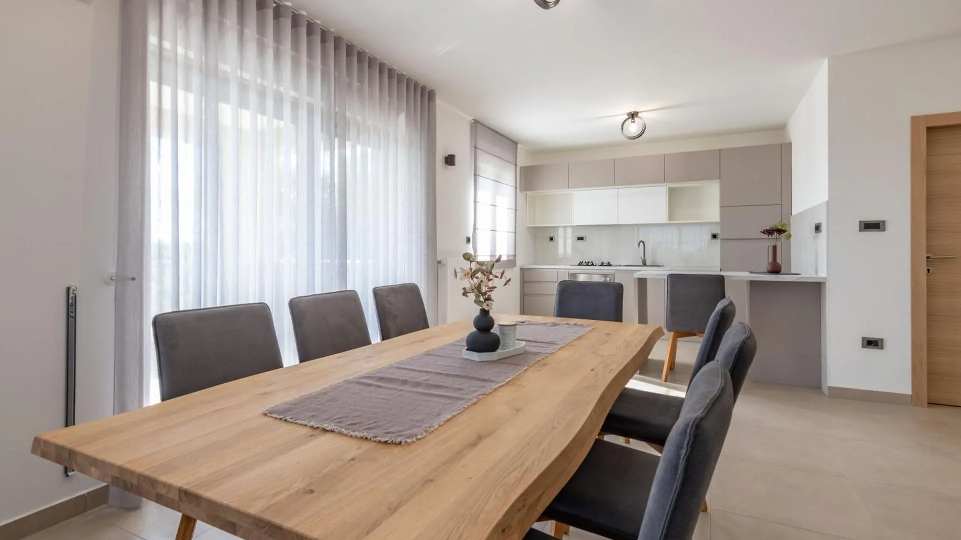 Villa Silente, Modern And Luxurious Villa Hugged By Nature Stalije Feriehus