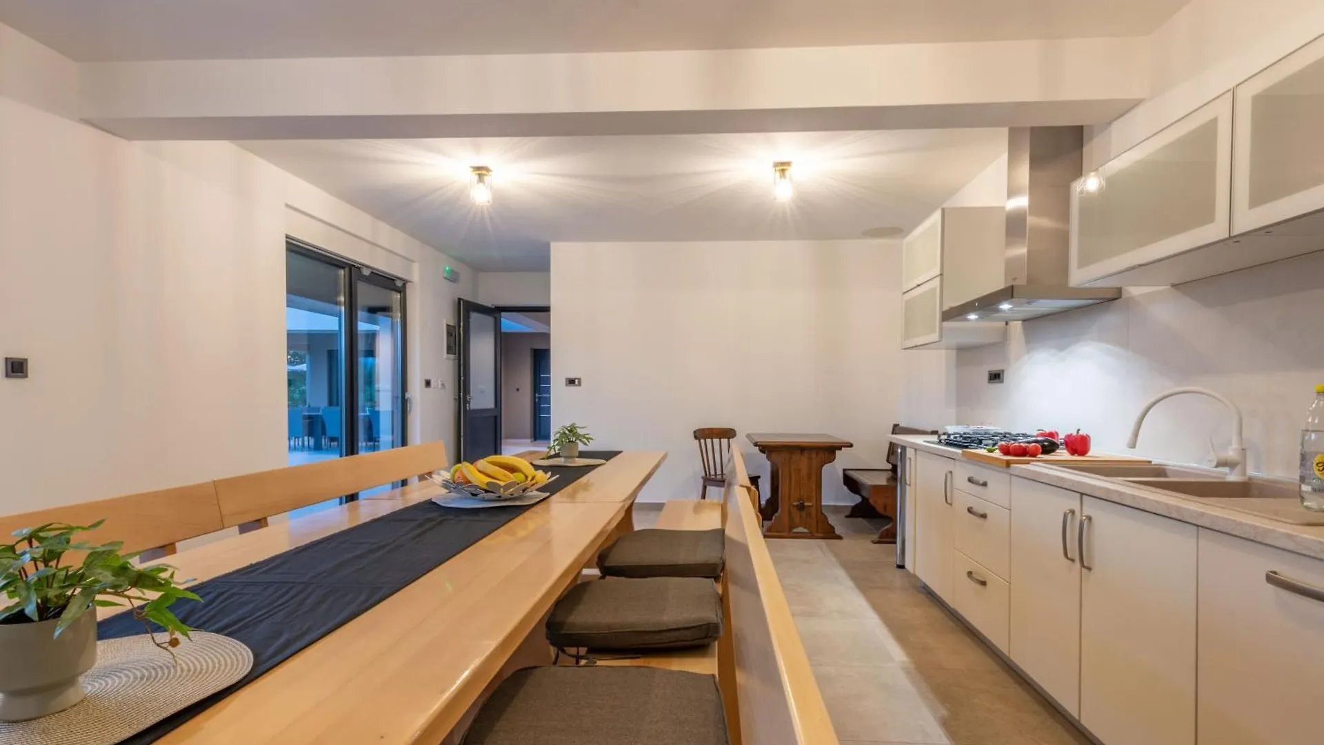 Villa Silente, Modern And Luxurious Villa Hugged By Nature Stalije