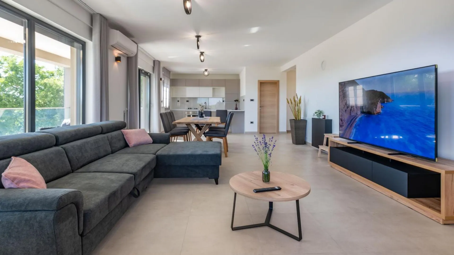 Feriehus Villa Silente, Modern And Luxurious Villa Hugged By Nature Stalije