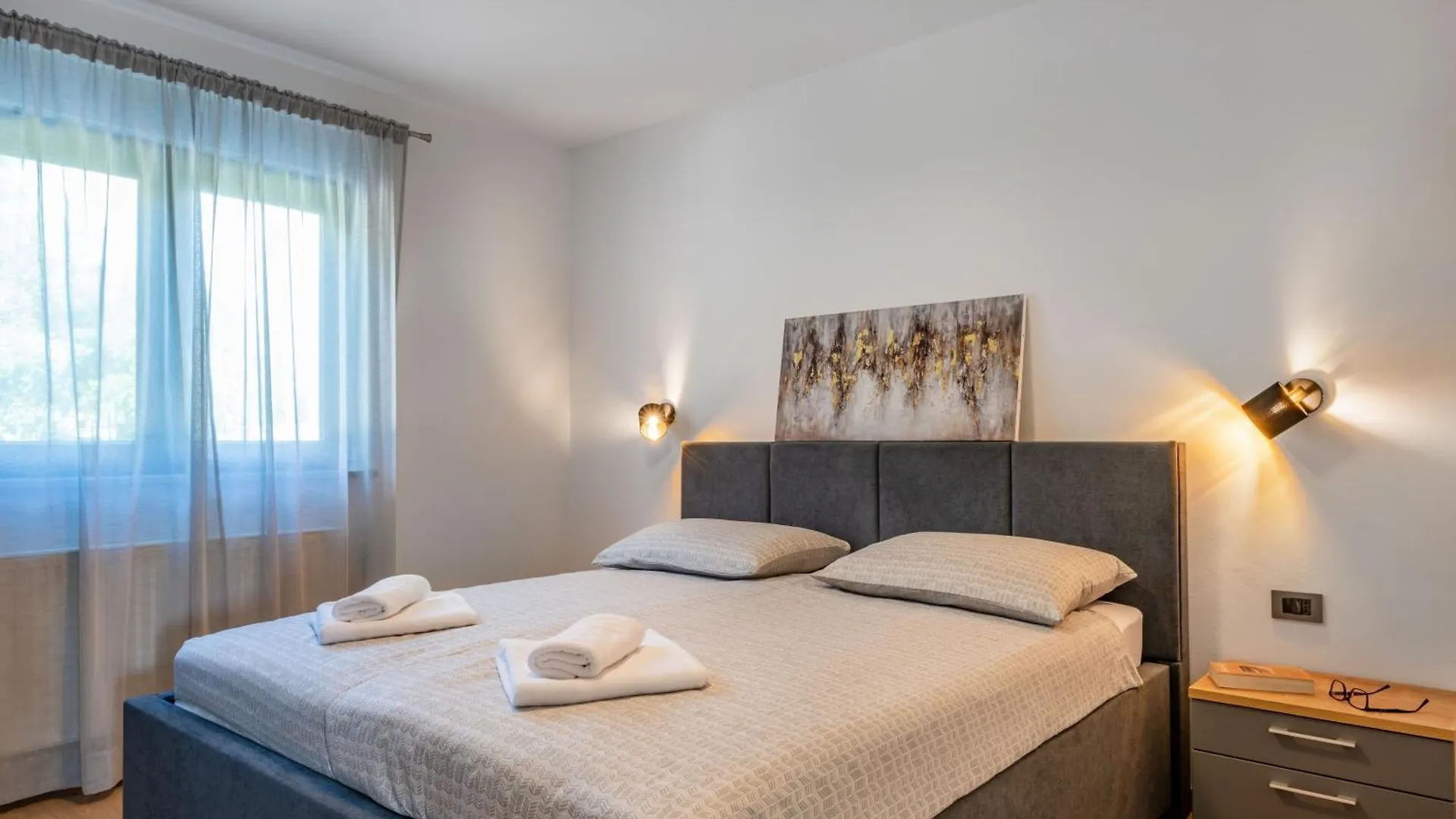 Villa Silente, Modern And Luxurious Villa Hugged By Nature Stalije