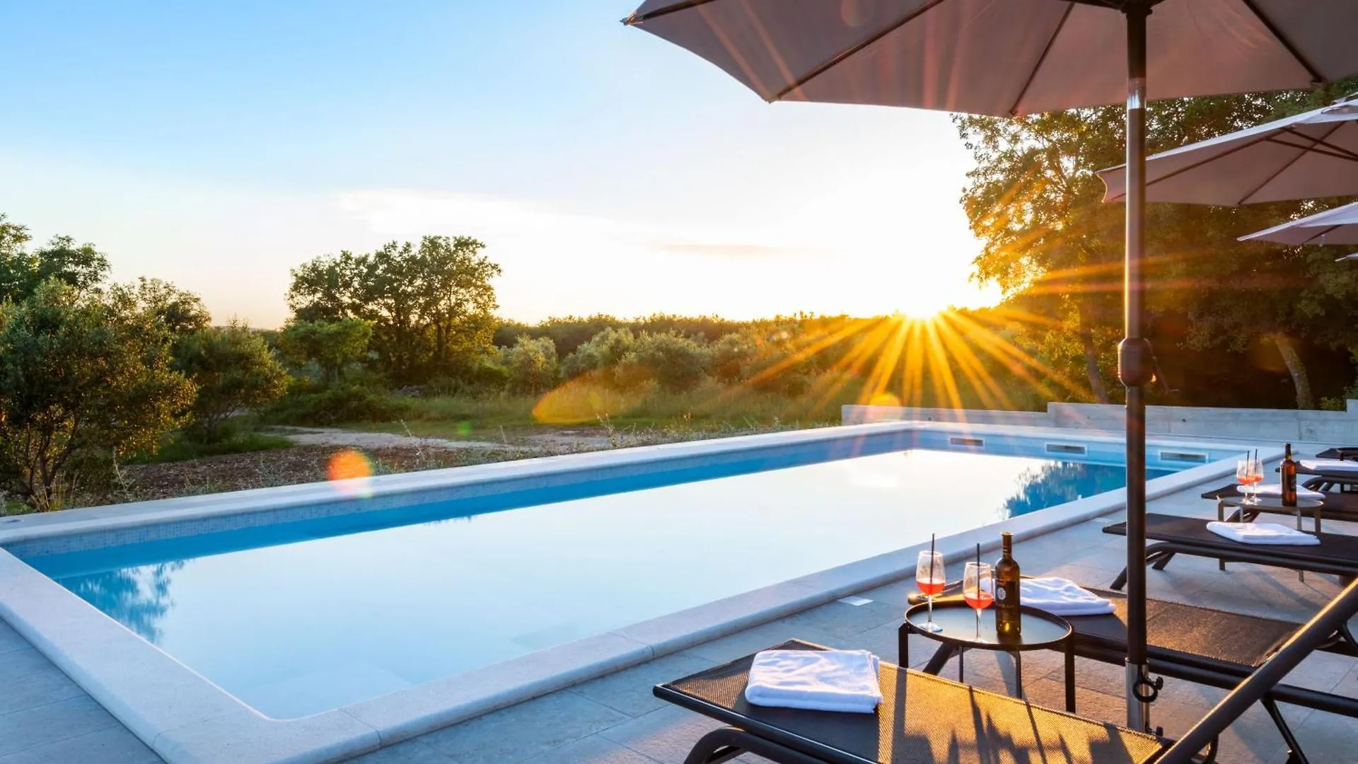 Villa Silente, Modern And Luxurious Villa Hugged By Nature Stalije