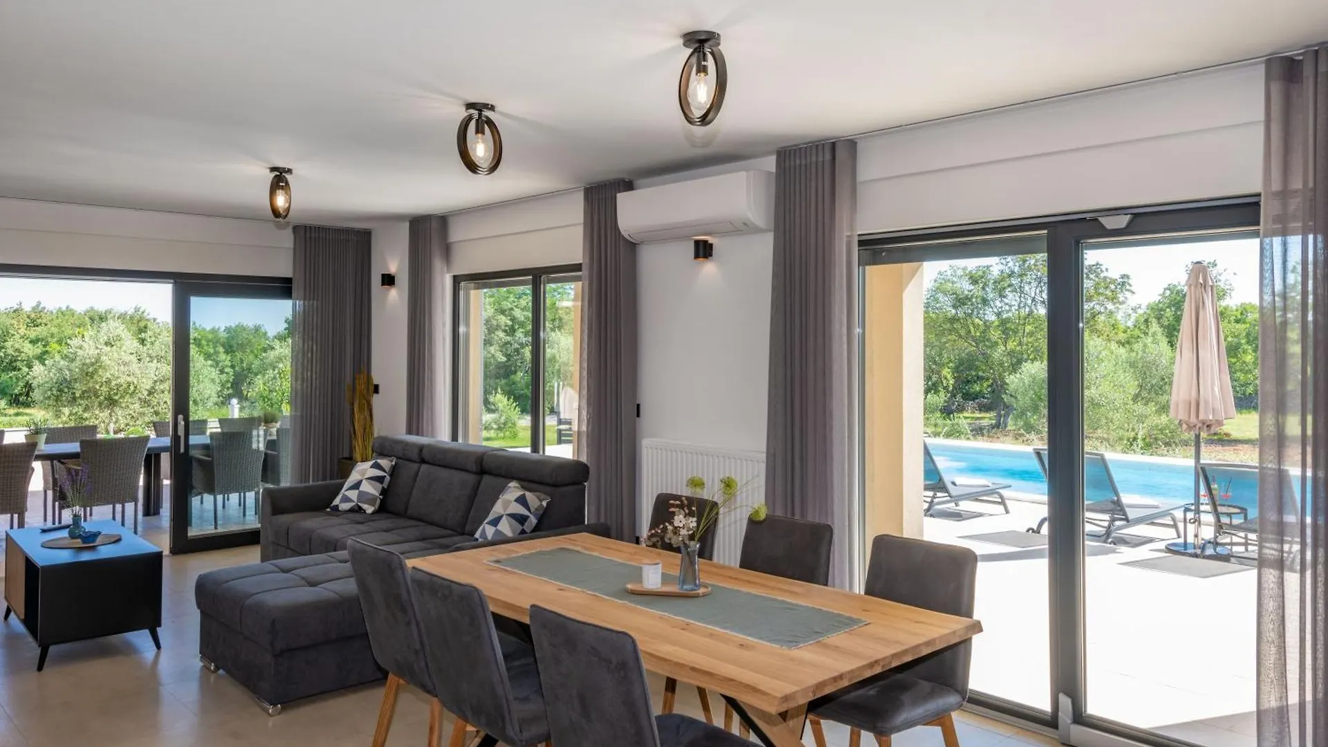 Villa Silente, Modern And Luxurious Villa Hugged By Nature Stalije