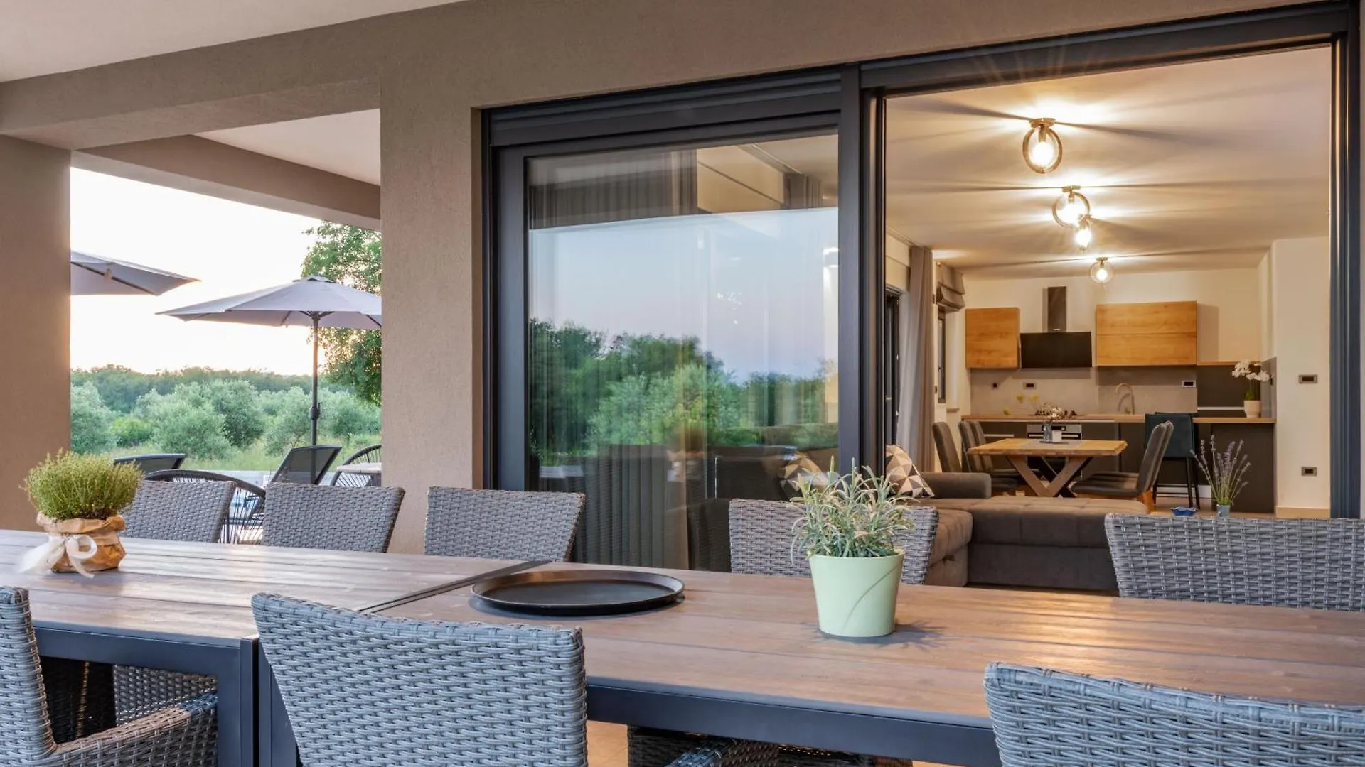 Nyaraló Villa Silente, Modern And Luxurious Villa Hugged By Nature Stalije